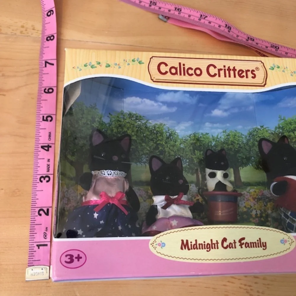 New Calico Critters Midnight Cat Family - Picture 7 of 13